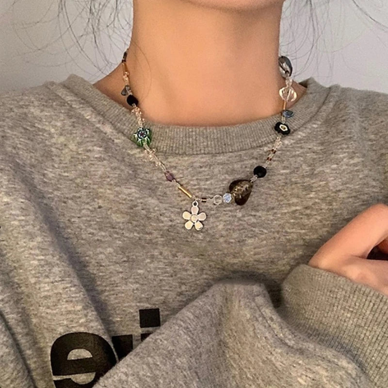 Beaded Clavicle Necklace Acrylic Flower Pendant Neckalces Elegant Accessory Women Neck Jewelry Suitable for Any Occasion