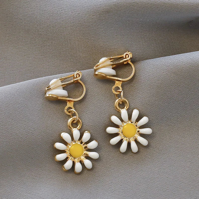 Korean Style Clip on Earrings No Pierced Earrings Women's Party Birthday Fashion Flower Heart Cute Cuff Earrings Ear Clip Gift