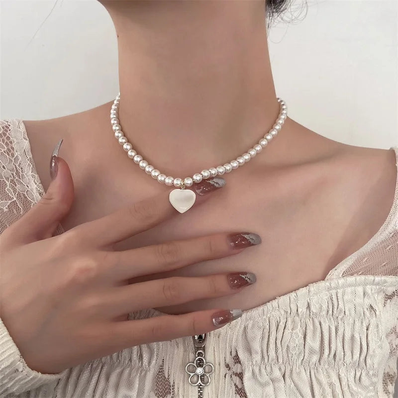 Elegant Pearl Necklace Lady Simple Handmade Strand Bead Necklace for Women Girls Romantic Heart Pendant Necklace Wedding Jewelry