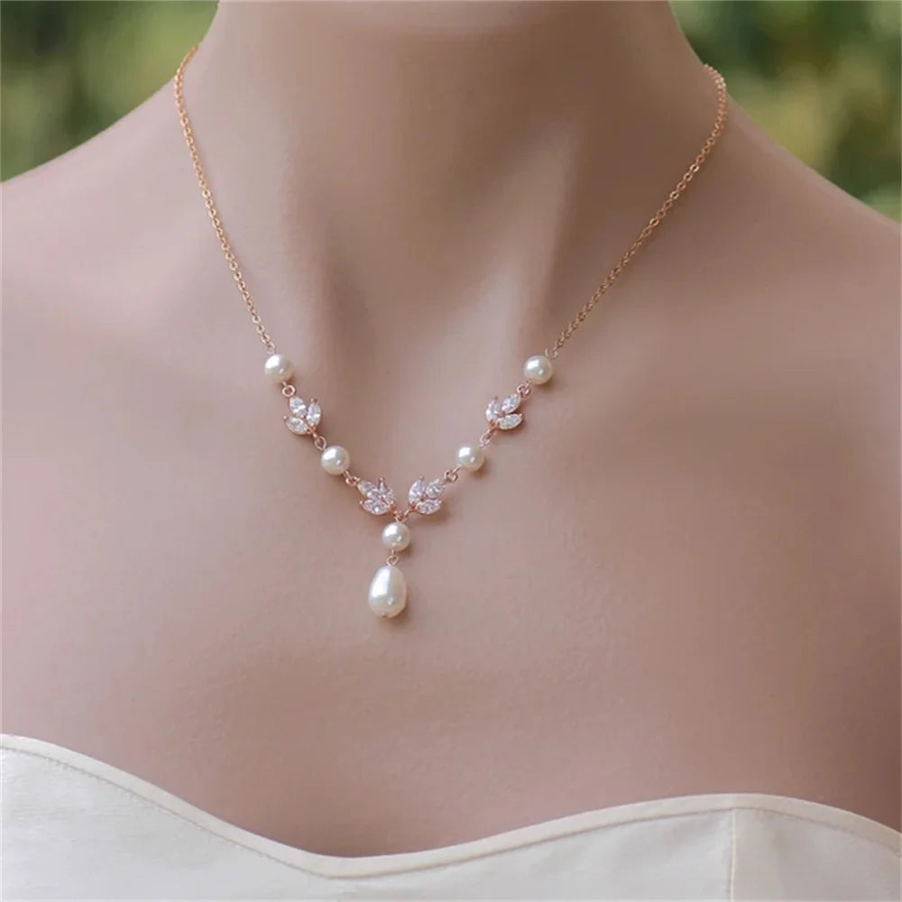 1 New Pearl Necklace For Women's Fashion Light Luxury Niche Design High-End Feeling Collarbone Chain Short Fashion Necklace