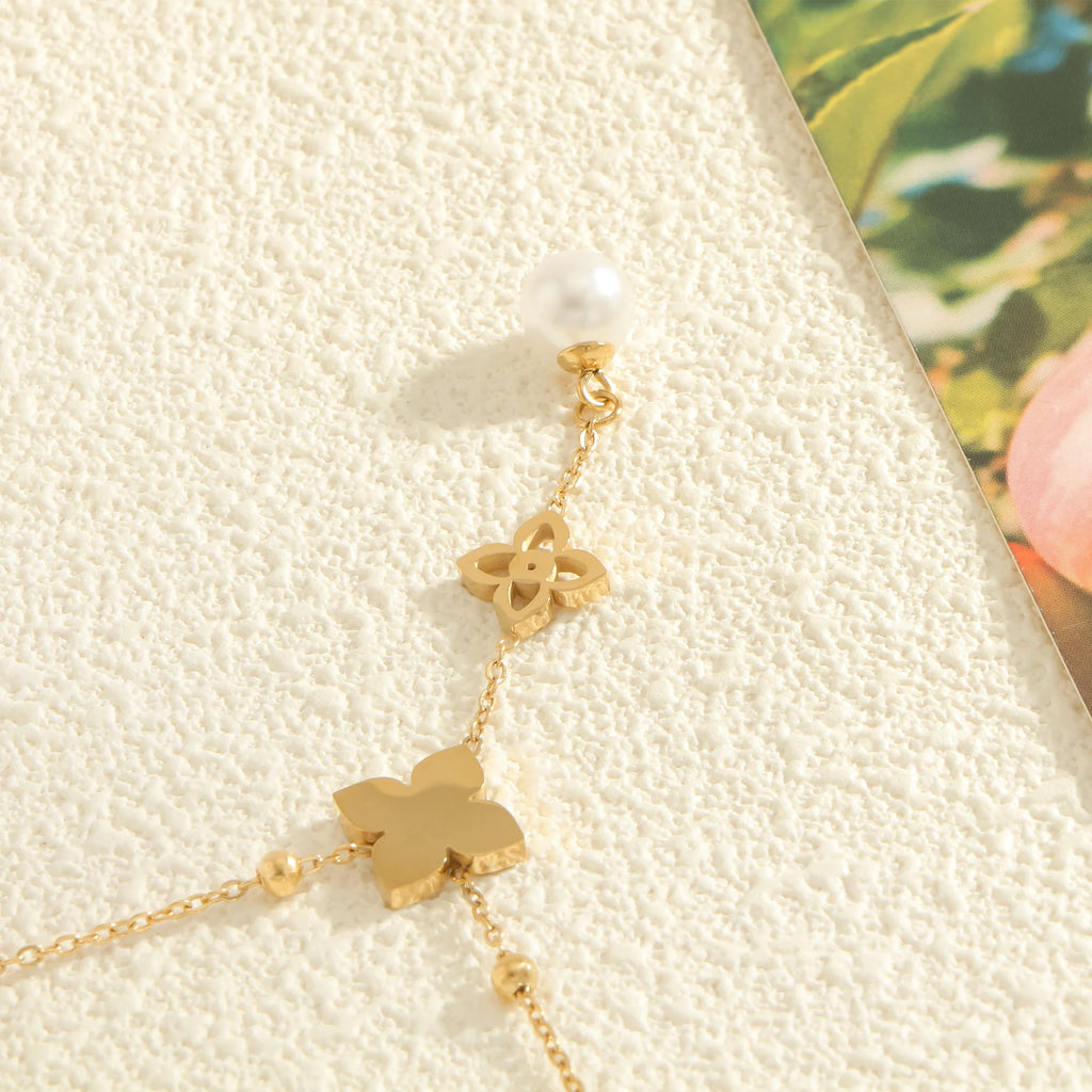 Women's fashion necklace Simple and elegant style double necklace pearl clover pendant inlaid shell Suitable for daily wear