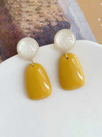 A Pair of Minimalist Geometric Resin Earrings for Women, Suitable for Daily Wear