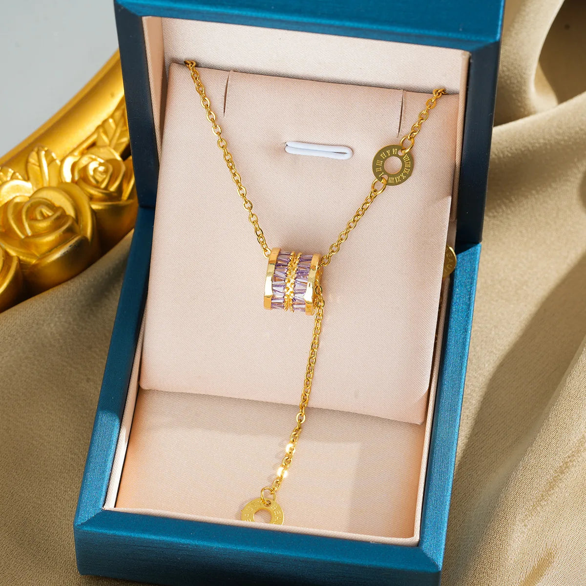 The new large-waist necklace is a high-end and versatile accessory for women with a light luxury and niche design