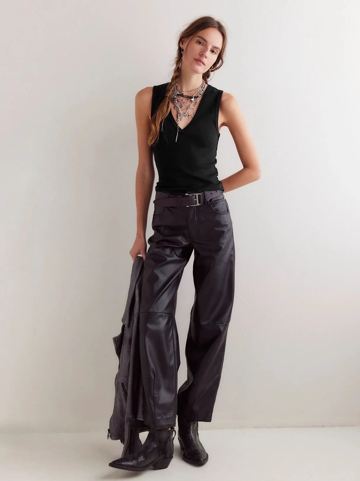 Workout Tops For Women Racerback Basic Summer Tank Tops Sexy V Neck Fitted Sleeveless Shirts Y2K Casual Wear Ribbed Basic Tops