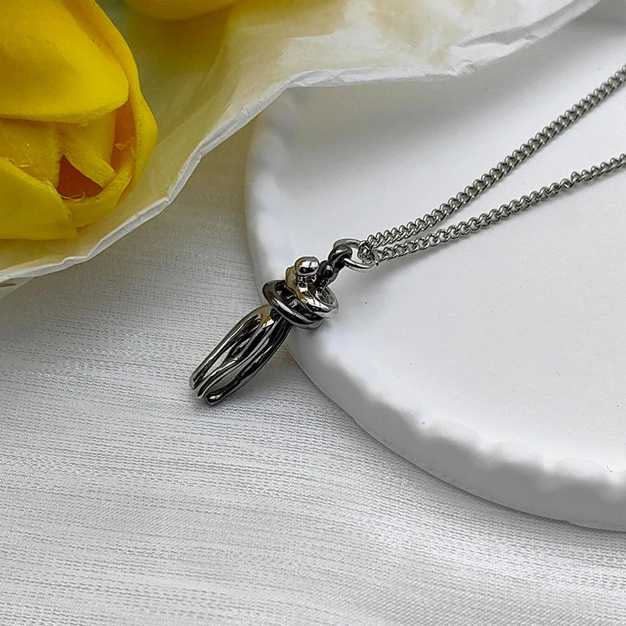 New Creative Couple Embrace Necklace Women's Fashion Collarbone Chain Passionate Couple Necklace Decoration Gift