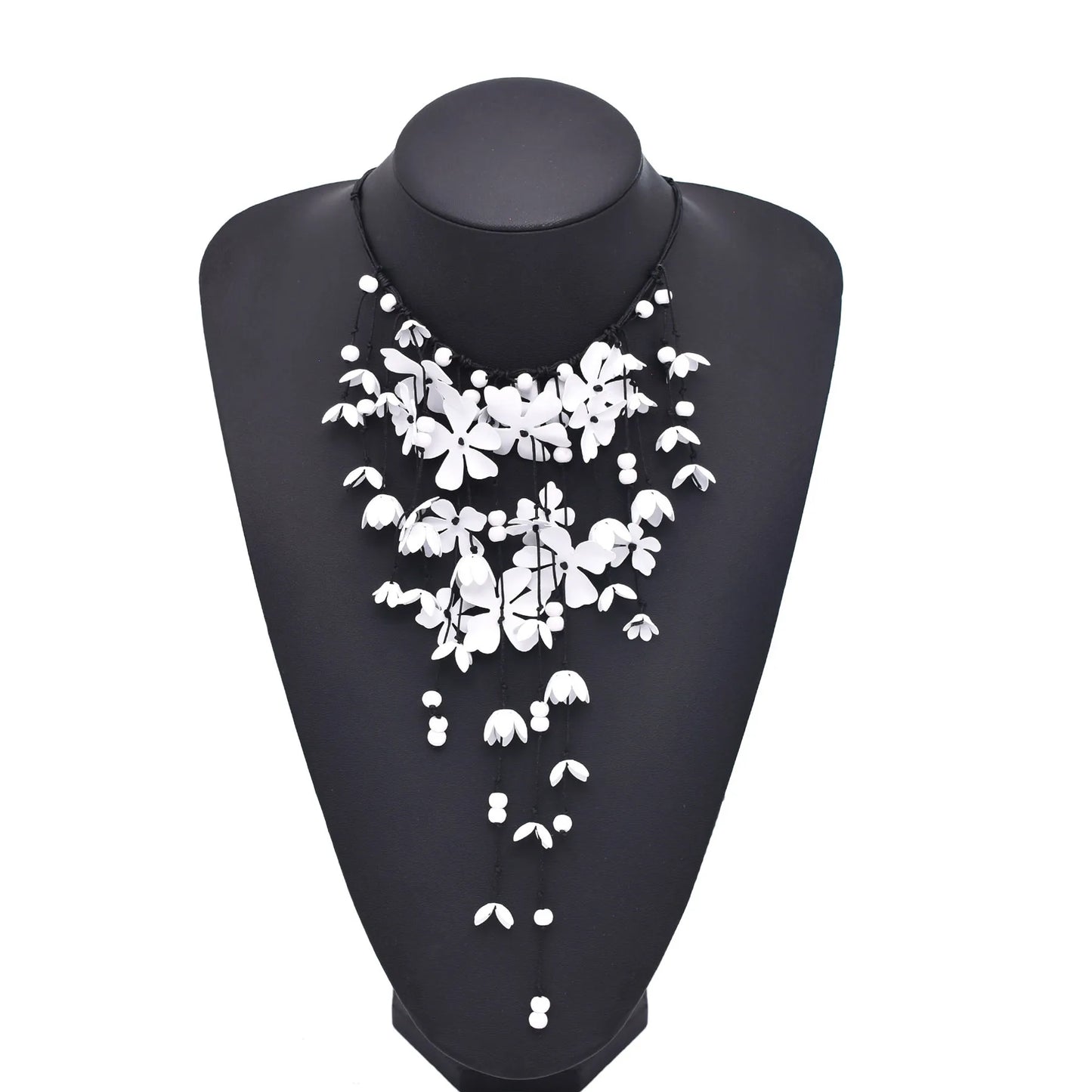 Bohemian Flower Necklace Hand Woven Multi-layer Floral Necklace Exaggerated Collarbone Chain Bridal Dress Accessories for Women