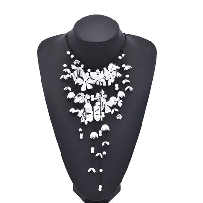 Bohemian Flower Necklace Hand Woven Multi-layer Floral Necklace Exaggerated Collarbone Chain Bridal Dress Accessories for Women