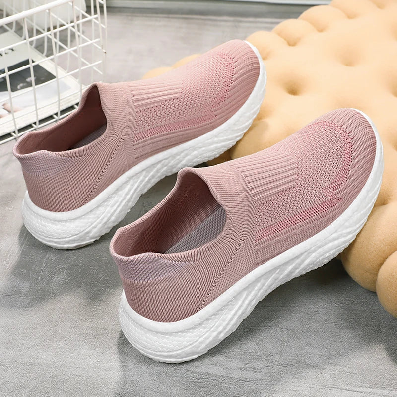 Women's shoes are lightweight, breathable, and casual sports shoes for summer. They are soft and come with free shipping