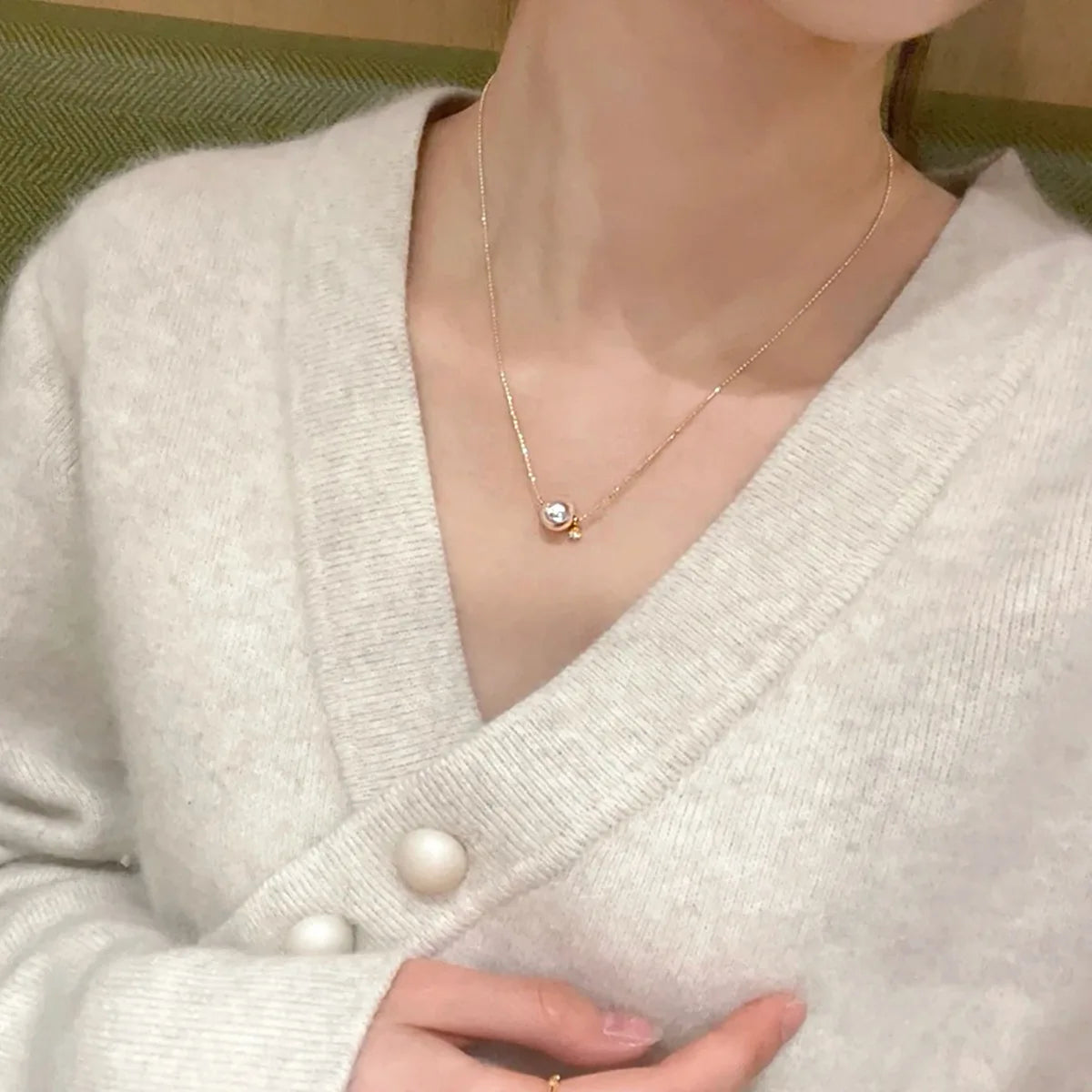 Red S925 pure silver pearl necklace for women, light luxury, fashionable, niche design, daily commuting, wearing, party