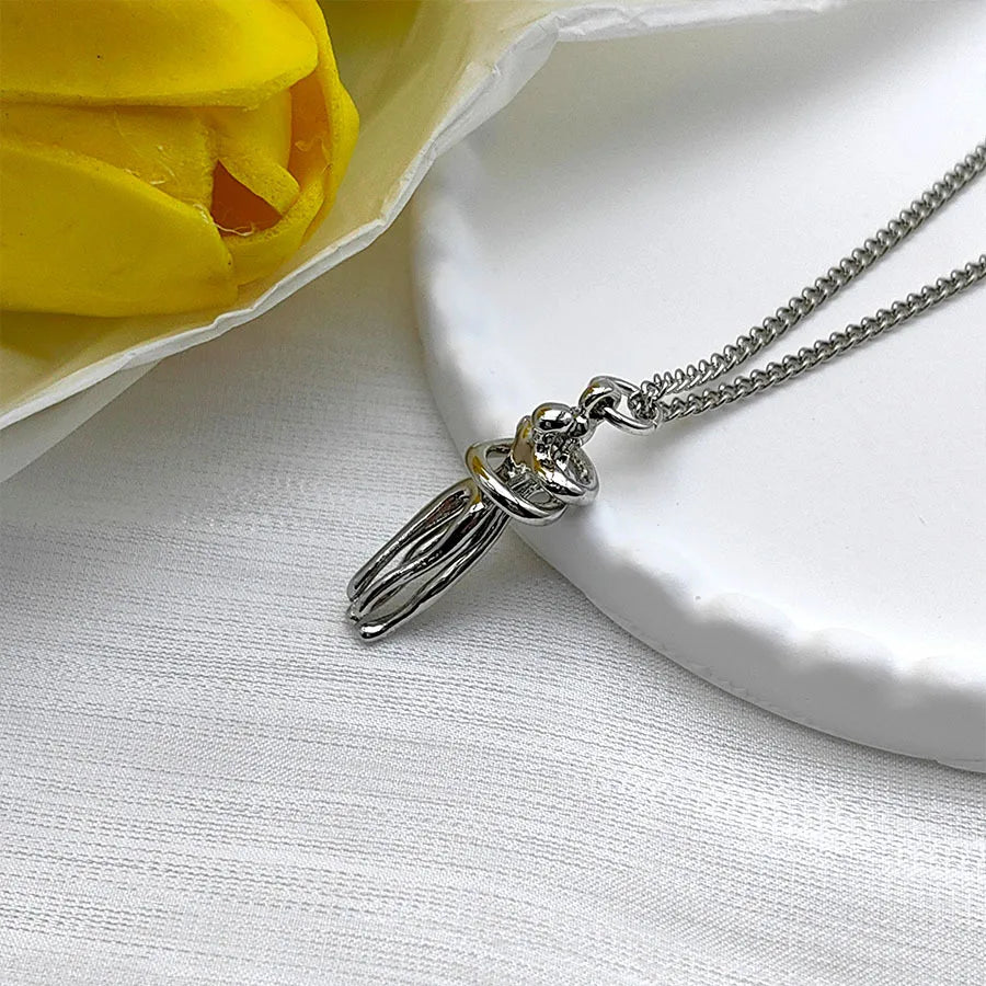 New Creative Couple Embrace Necklace Women's Fashion Collarbone Chain Passionate Couple Necklace Decoration Gift