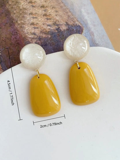 A Pair of Minimalist Geometric Resin Earrings for Women, Suitable for Daily Wear
