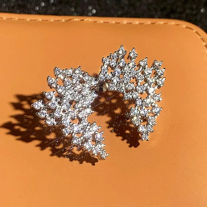 New European and American Design Earrings with Personality, Niche Fashion, Elegant Personality, Light Luxury Jewelry Accessories