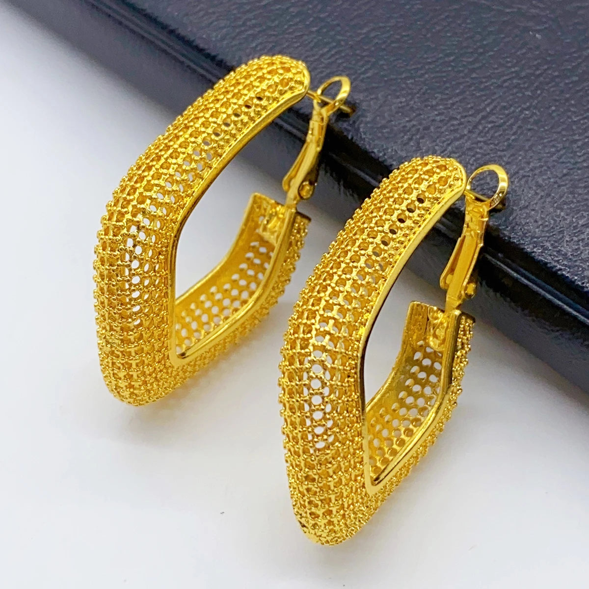 Dubai Simple Fashion Gold Plated Hollow Pierced Earrings Piercings Cartilage Ear Ring for Women Bride Ornament Gift Fine Jewelry