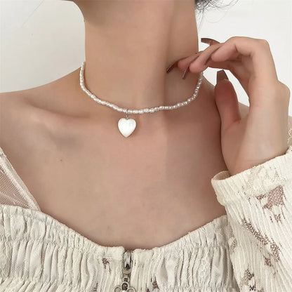 Elegant Pearl Necklace Lady Simple Handmade Strand Bead Necklace for Women Girls Romantic Heart Pendant Necklace Wedding Jewelry