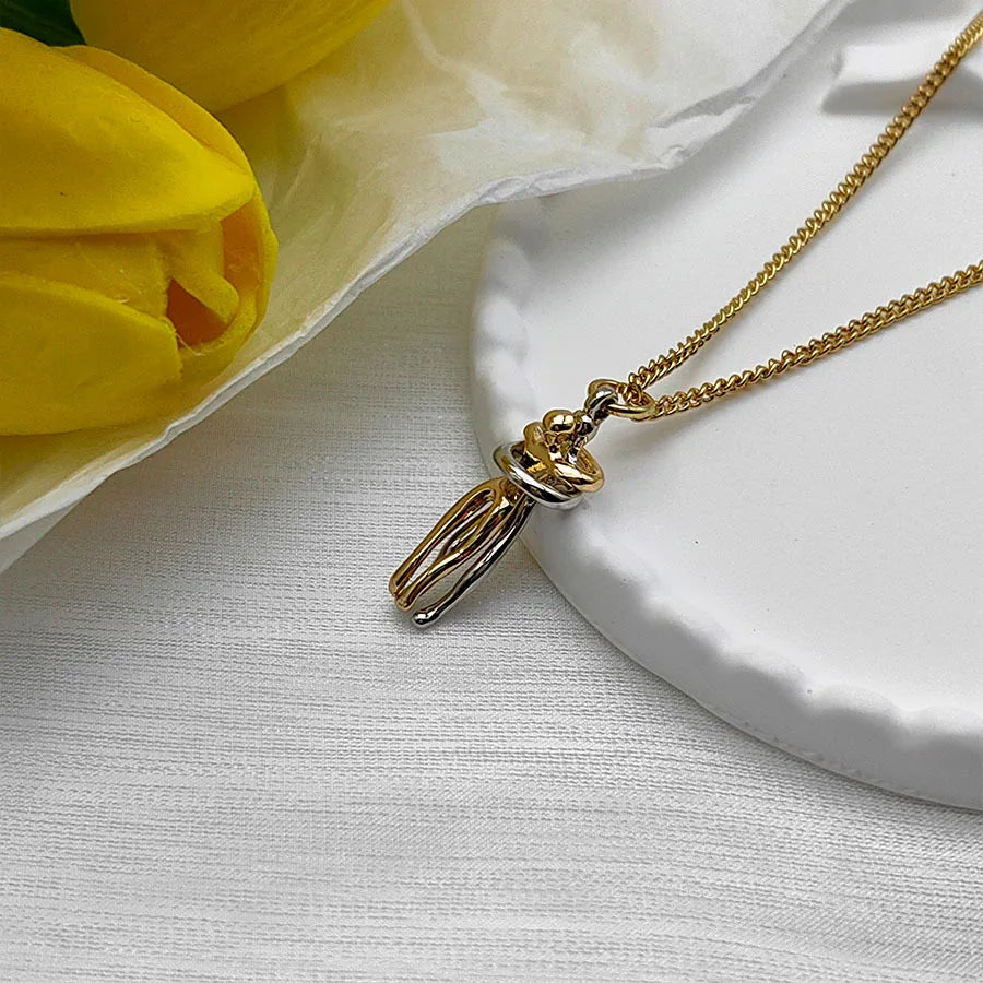 New Creative Couple Embrace Necklace Women's Fashion Collarbone Chain Passionate Couple Necklace Decoration Gift