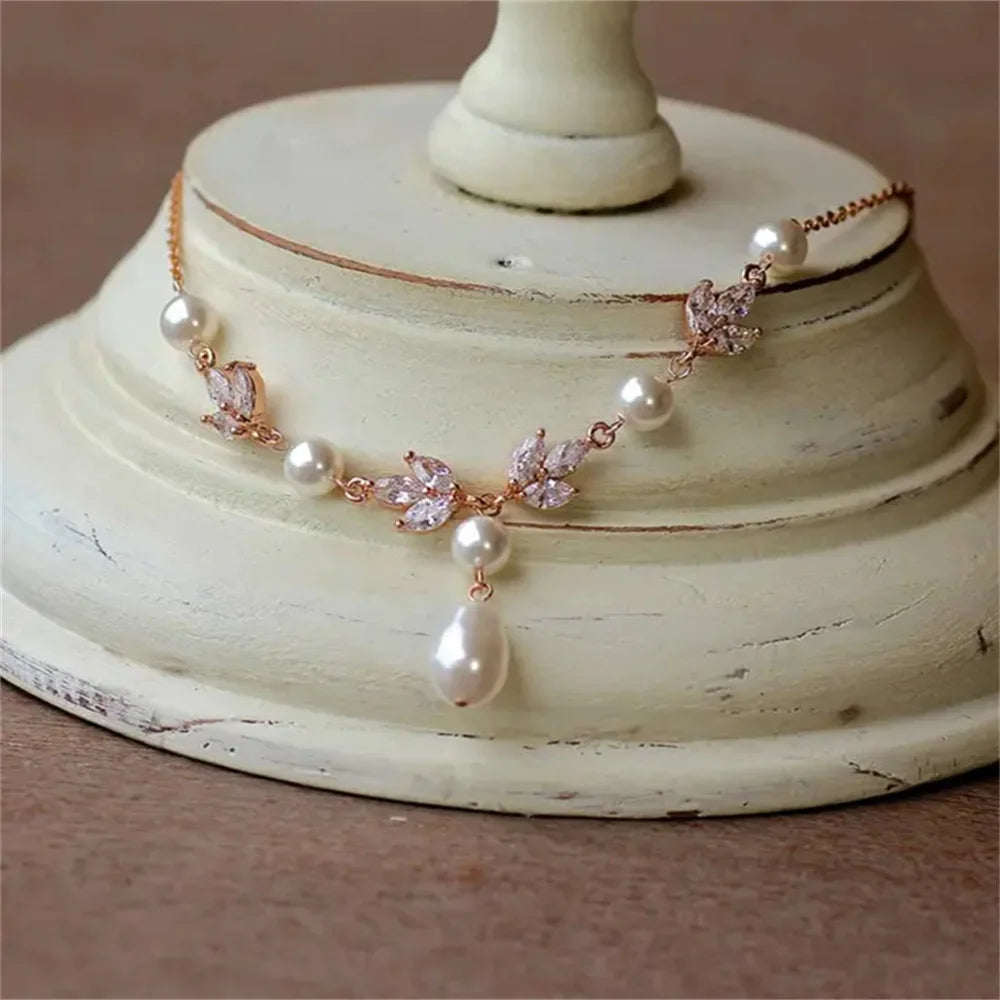 1 New Pearl Necklace For Women's Fashion Light Luxury Niche Design High-End Feeling Collarbone Chain Short Fashion Necklace