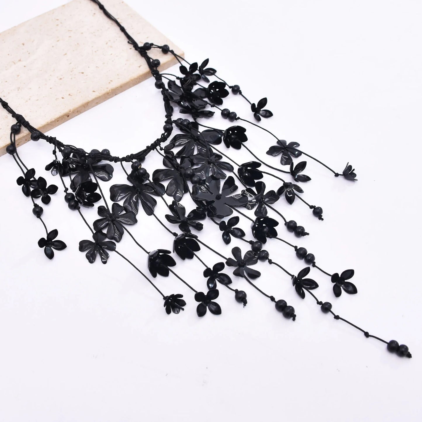 Bohemian Flower Necklace Hand Woven Multi-layer Floral Necklace Exaggerated Collarbone Chain Bridal Dress Accessories for Women