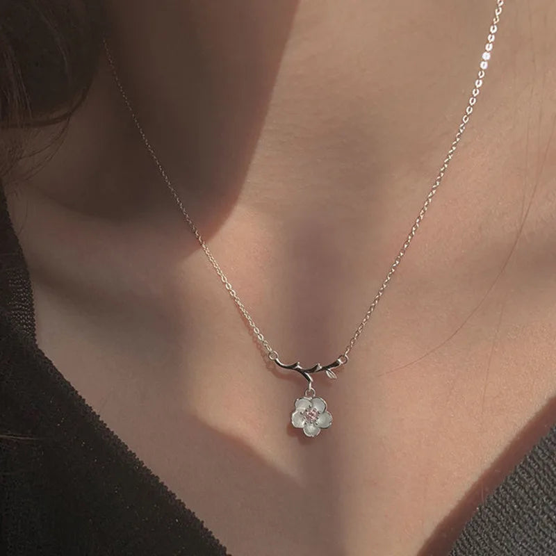 Romantic Cherry Blossoms Flower Necklace For Women Shiny Crystal Zircon Butterfly Flower Pearl Clavicle Chain Girl Party Jewelry