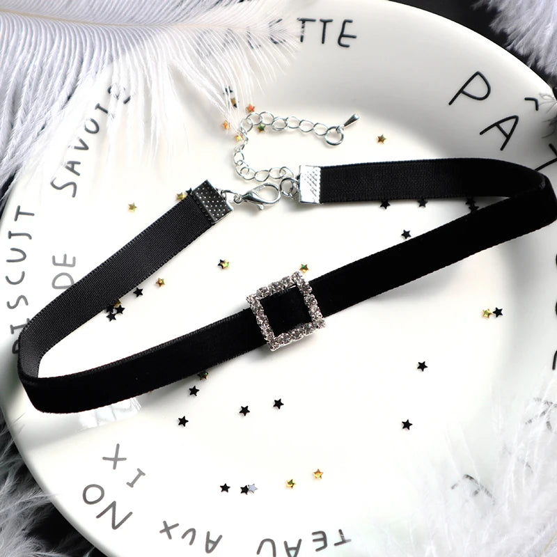 Black Choker Necklace For Women Elegant Lace Velvet Stretch Chain Gothic Flower Short Clavicle Neck Cord Aesthetic Jewelry Gift