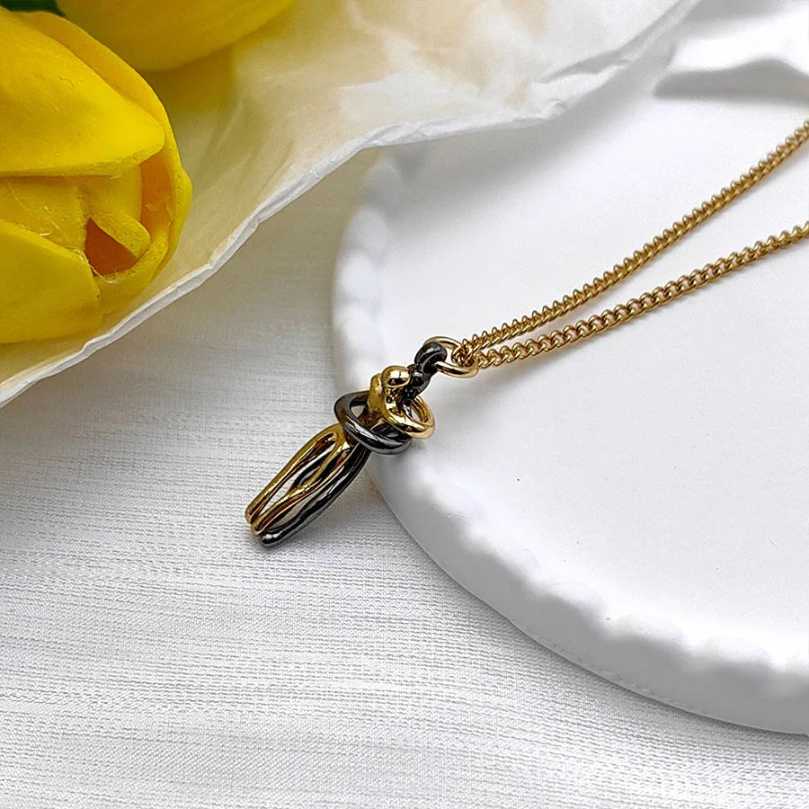 New Creative Couple Embrace Necklace Women's Fashion Collarbone Chain Passionate Couple Necklace Decoration Gift