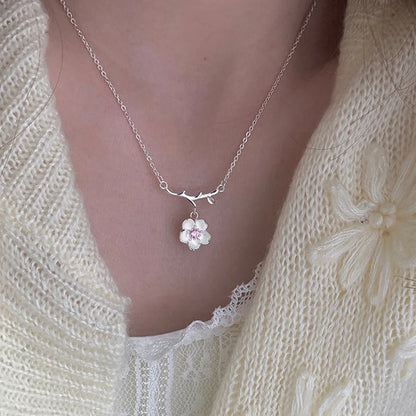 Romantic Cherry Blossoms Flower Necklace For Women Shiny Crystal Zircon Butterfly Flower Pearl Clavicle Chain Girl Party Jewelry