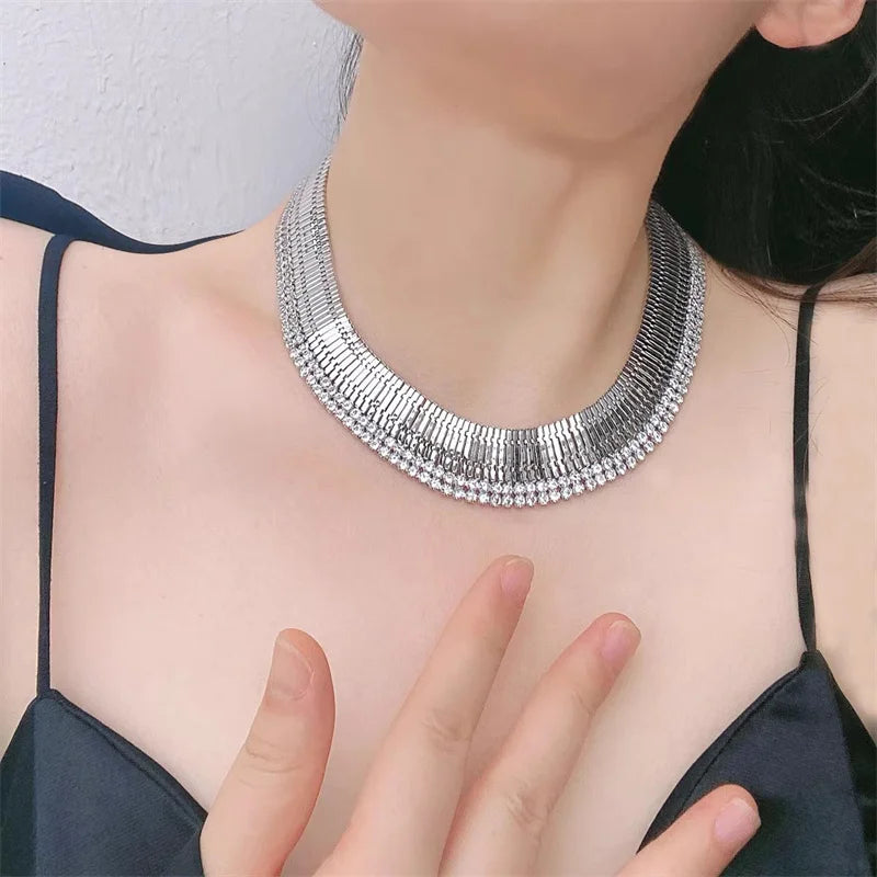Personalized design, multi-layer metal strap with diamond necklace, European and American sexy collarbone chain, high-end feelin