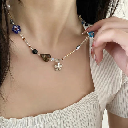 Beaded Clavicle Necklace Acrylic Flower Pendant Neckalces Elegant Accessory Women Neck Jewelry Suitable for Any Occasion