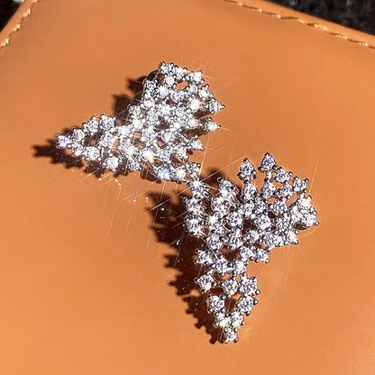 New European and American Design Earrings with Personality, Niche Fashion, Elegant Personality, Light Luxury Jewelry Accessories