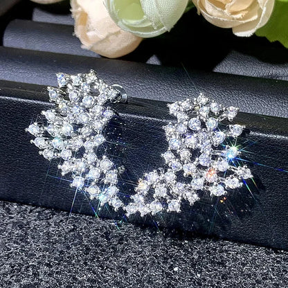 New European and American Design Earrings with Personality, Niche Fashion, Elegant Personality, Light Luxury Jewelry Accessories