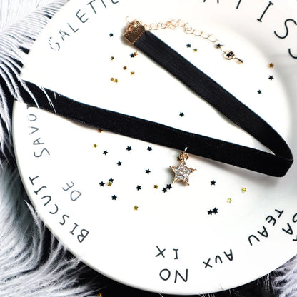 Black Choker Necklace For Women Elegant Lace Velvet Stretch Chain Gothic Flower Short Clavicle Neck Cord Aesthetic Jewelry Gift