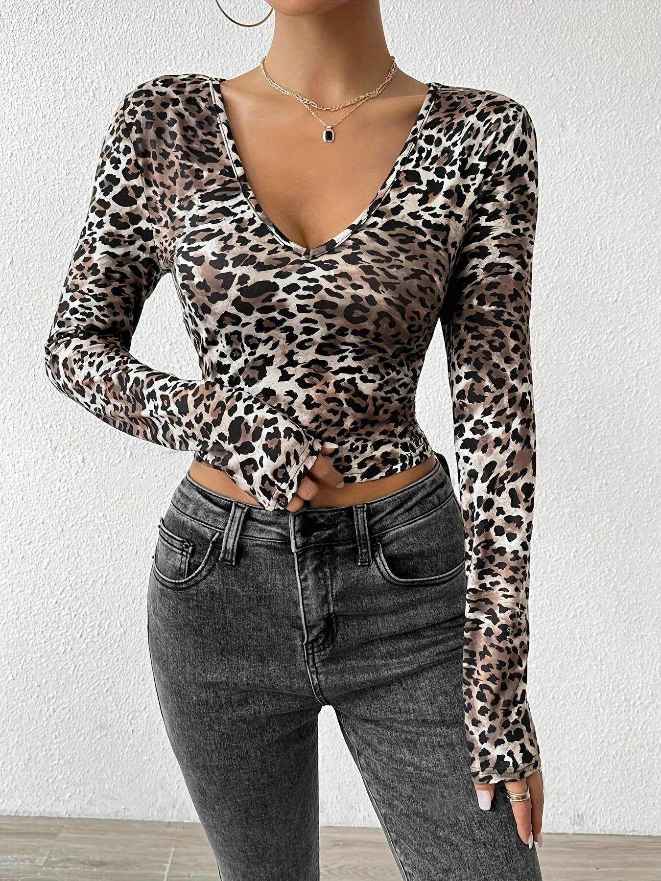 Spring and Summer Women's V Neck Long-Sleeved Leopard Print Tops Are Suitable for Spring and Summer, Comfortable and Versatile