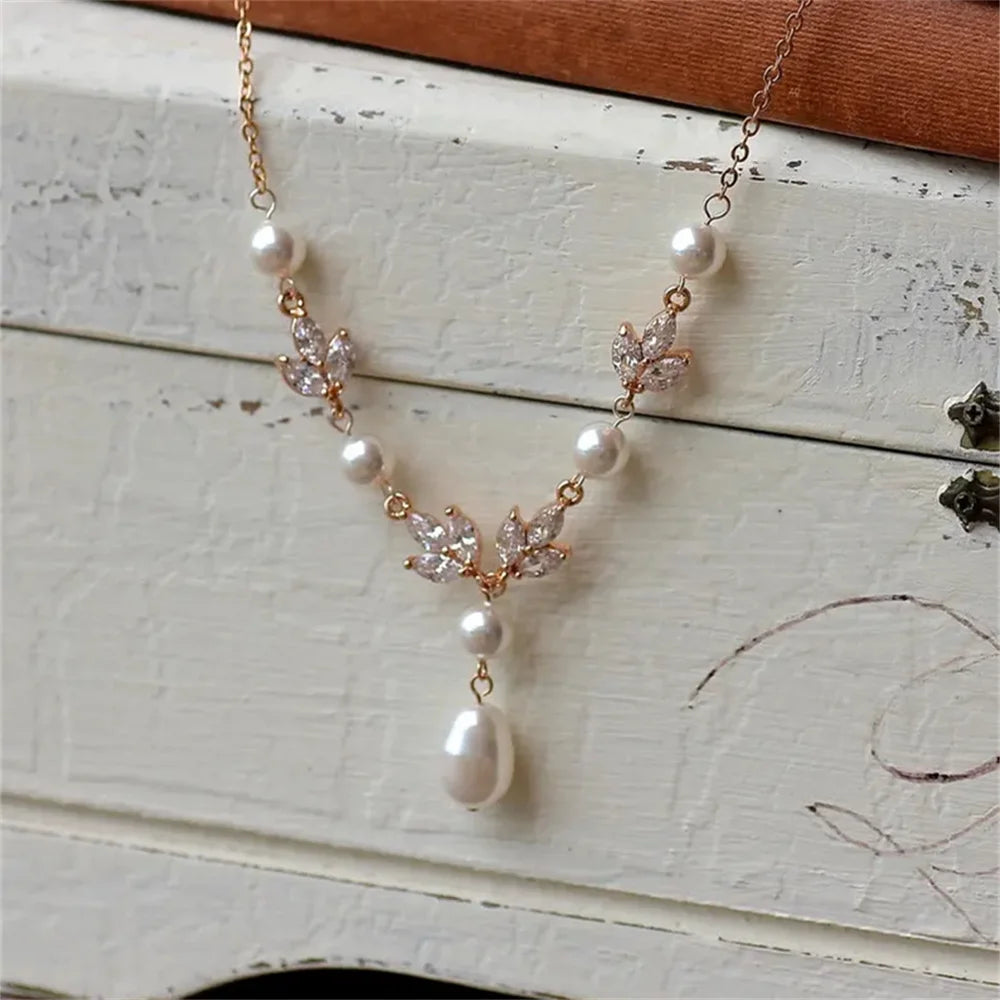 1 New Pearl Necklace For Women's Fashion Light Luxury Niche Design High-End Feeling Collarbone Chain Short Fashion Necklace