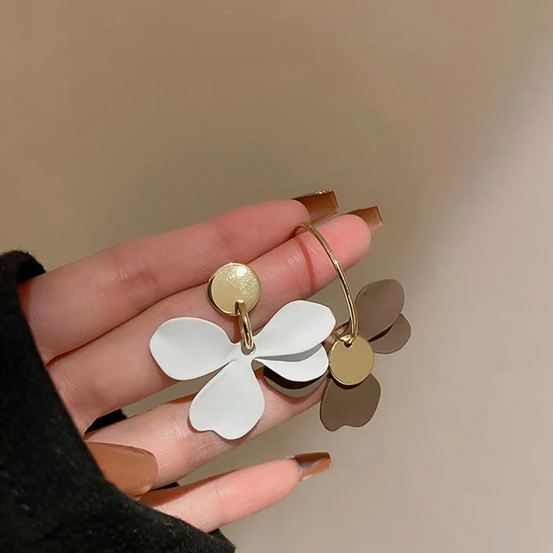 Simple Pearl Flower Earrings For Women Fashion High-End Metal Sense Temperament Earrings 2022 Trend