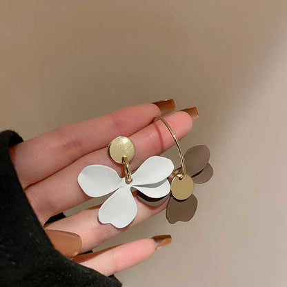 Simple Pearl Flower Earrings For Women Fashion High-End Metal Sense Temperament Earrings 2022 Trend