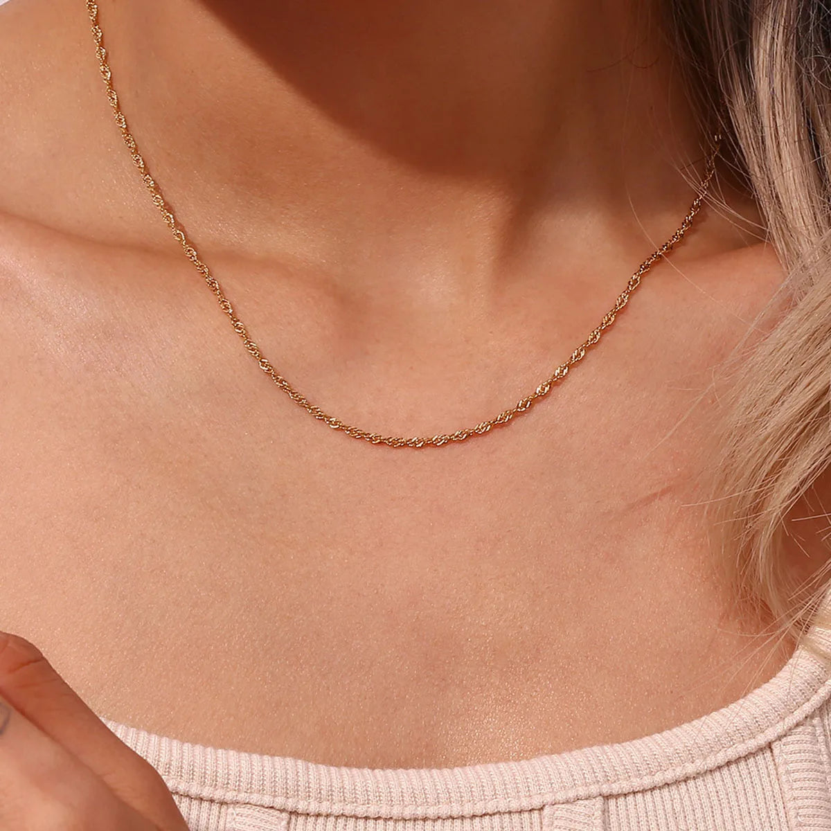 Exquisite Gold Plated Stainless Steel Thin Chain Necklace for Women Simple Style Clavicle Chain Female Jewelry