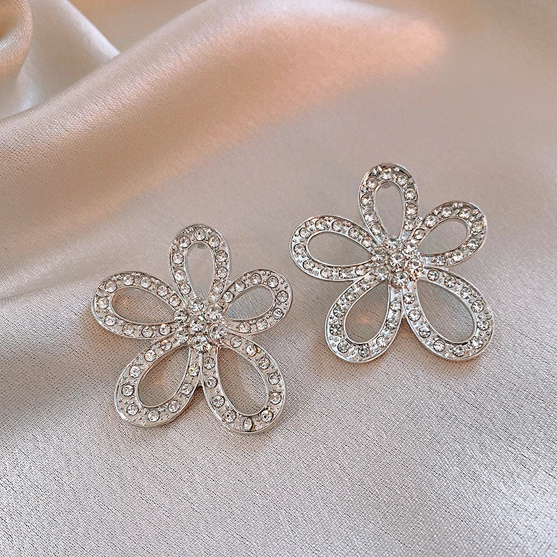 Simple Pearl Flower Earrings For Women Fashion High-End Metal Sense Temperament Earrings 2022 Trend