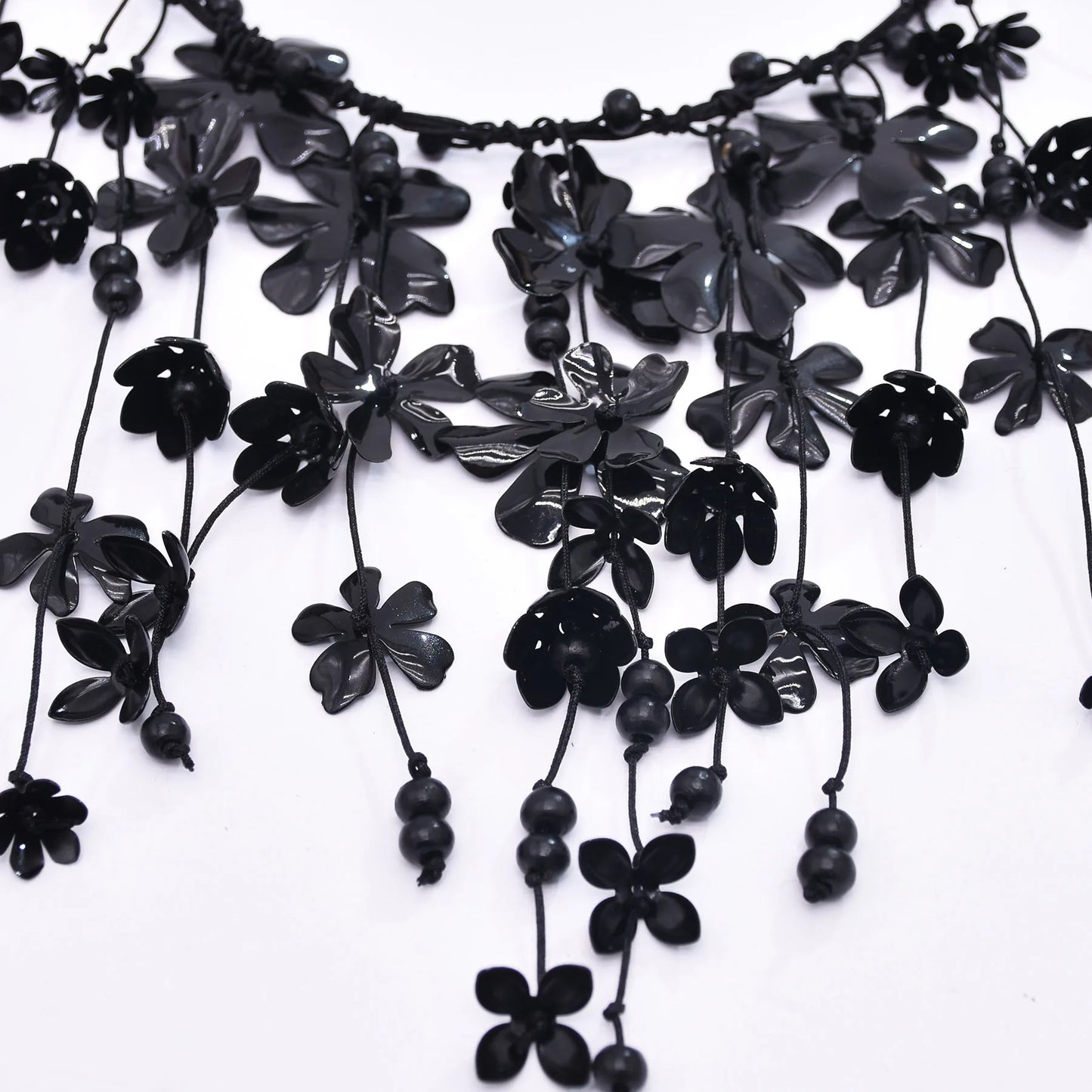 Bohemian Flower Necklace Hand Woven Multi-layer Floral Necklace Exaggerated Collarbone Chain Bridal Dress Accessories for Women