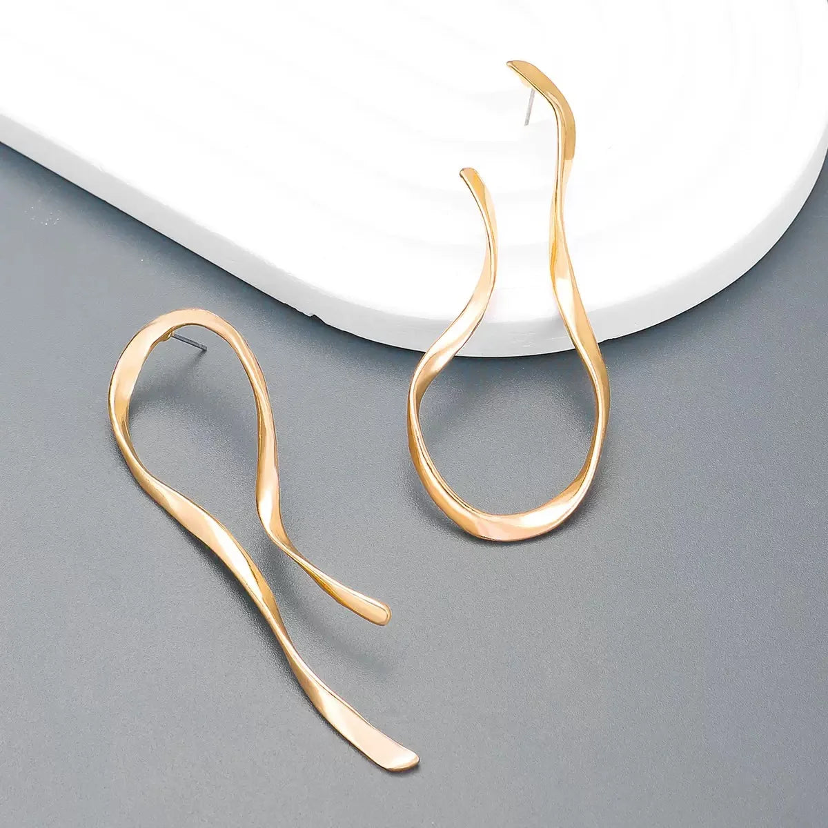 Abstract three-dimensional design earrings cool and handsome temperament fashion women exquisite retro ear hanging jewelry acces