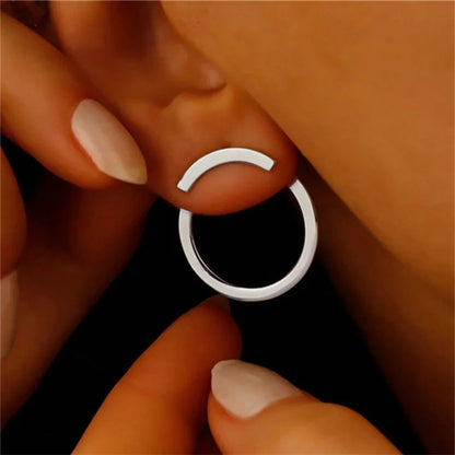 1 pair of retro geometric circular earrings on the back, fashionable and personalized design for women. One pair to wear, elegan