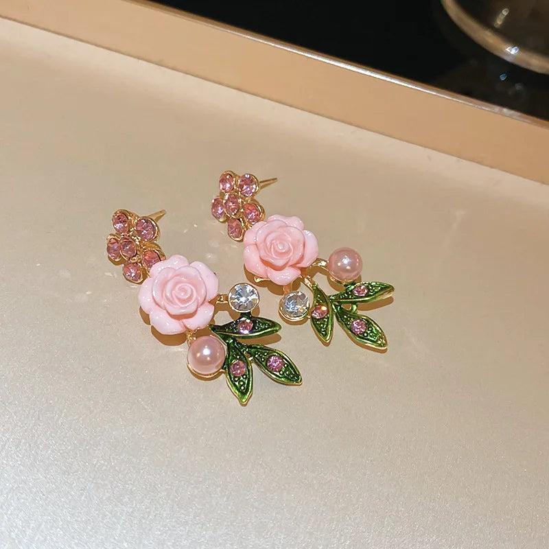 Flowers and leaves set with diamonds and pearl earrings and necklace set